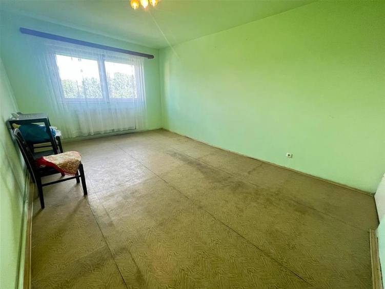 Apartament 2 camere decomandat balcon pivnita zona Vasile Aaron