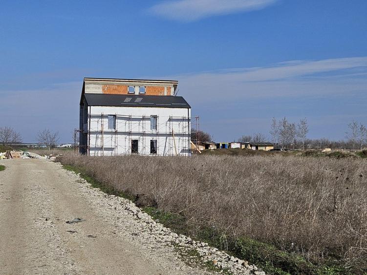 OTOPENI --  STRADA CIPRIAN PORUMBESCU.