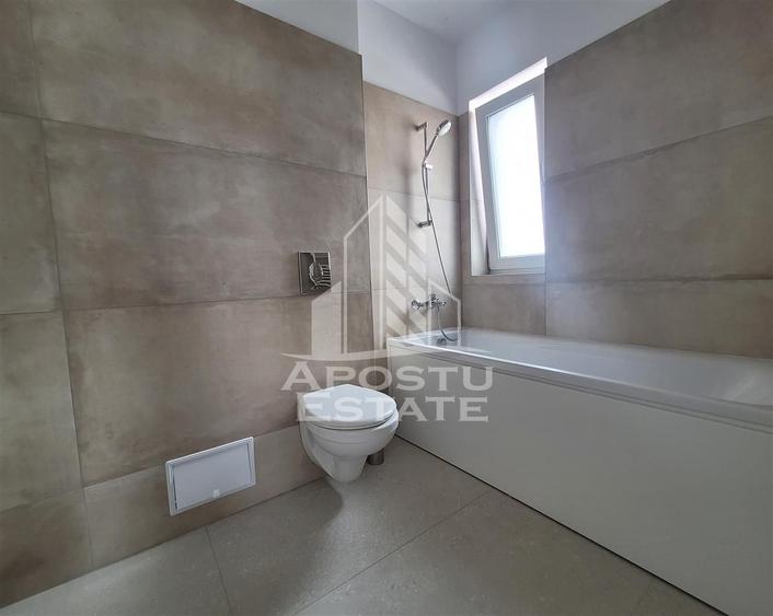 Apartament de vanzare cu 3 camere, 2 bai si parcare, bloc nou,Aradului