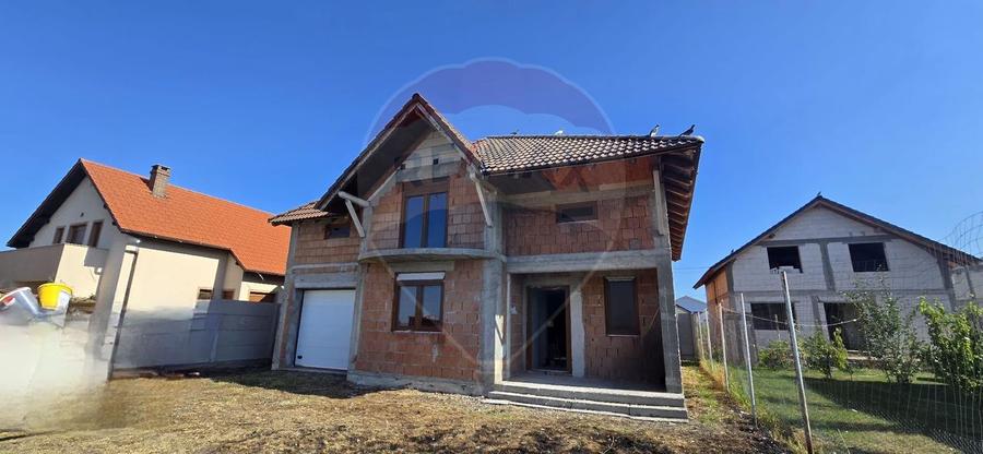 CASA CU ETAJ DE VANZARE LA GRI LA 12 KM DE ARAD ZIMANDUL NOU