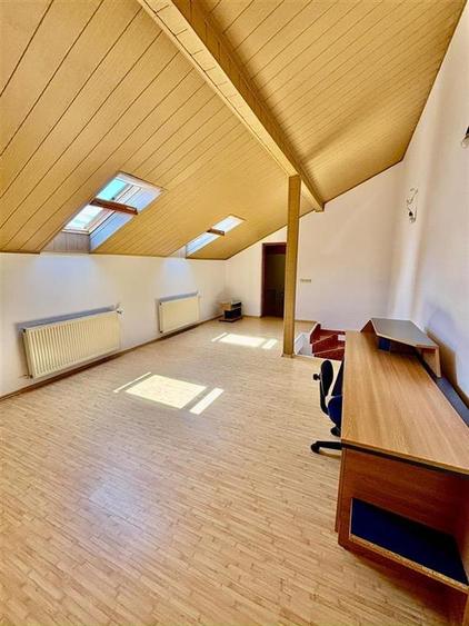 Casa cu 5 camere 2 bai 184 mp utili zona Calea Dumbravii