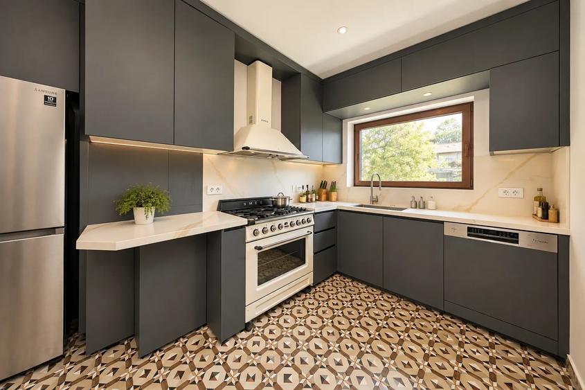 APARTAMENT CU 4 CAMERE - UTILAT SI MOBILAT - ZONA CENTRALA