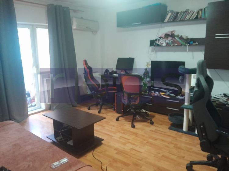 Vitan Mall  doua camere unice 6/8