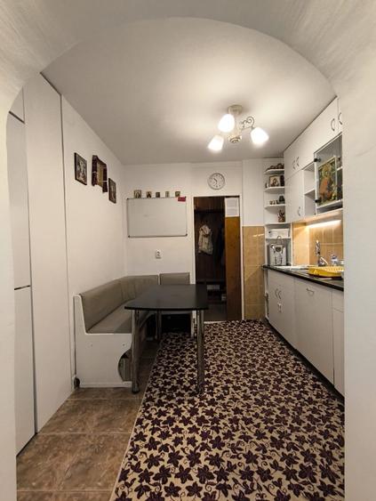 Apartament decomandat cu 2 camere | pivniță | Piața Rahova | Mobilat și utilat |
