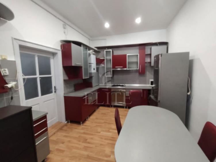 Casa / Casa 4 camere în zona CRISAN