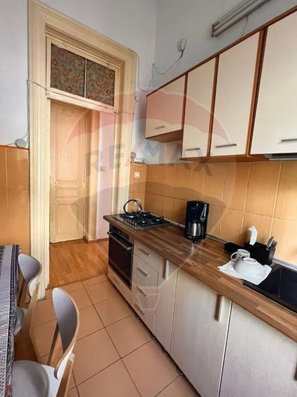 Apartament cu 3 camere de închiriat în zona Garii