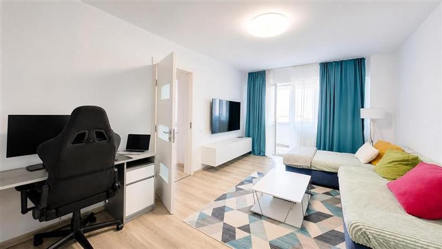 Apartament de 2 camere, decomandat cu vedere deschisa, Centrul Civic, Brasov