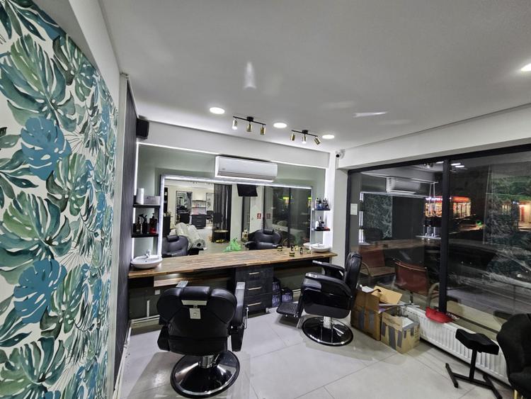 Spatiu comercial, 102 mp, salon de infrumusetare complet echipat