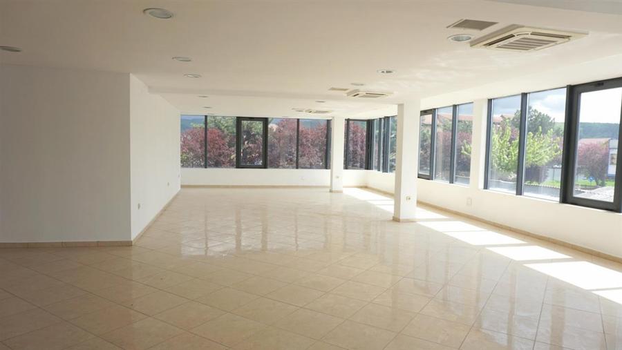 DE INCHIRIAT- SPATIU COMERCIAL 140 MP