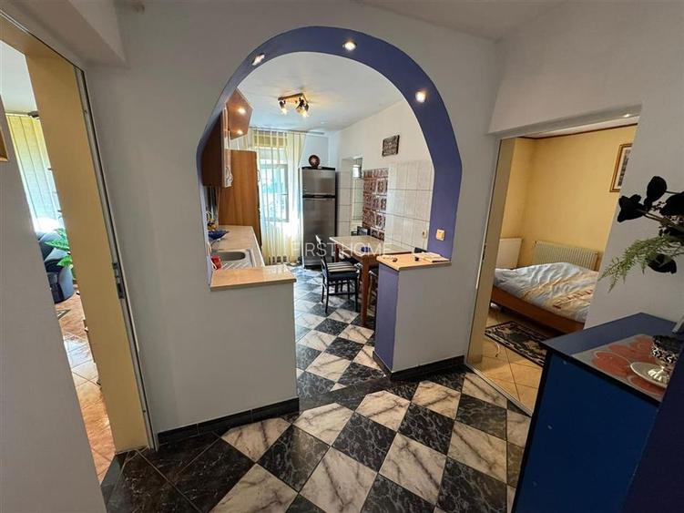 Apartament 2 camere, 54mp, etaj 4 cu acoperis - Central - - 12