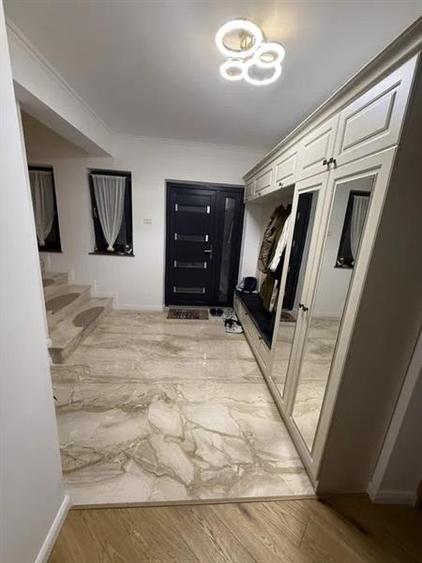 Casa de vanzare - 194 mp utili si 1000 mp teren - Burdujeni