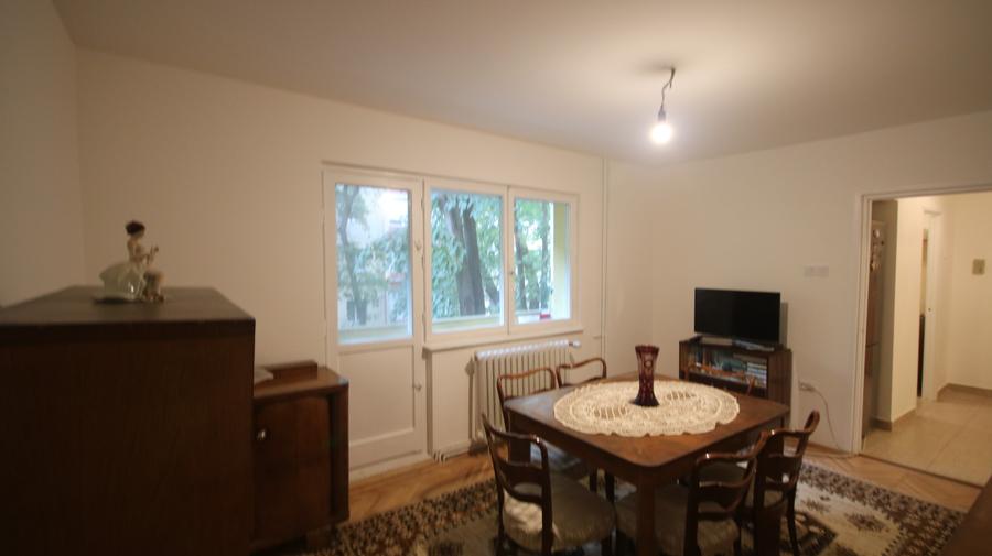 Vanzare apartament cu 4 camere renovat recent,imobil reabilitat termic,lift
