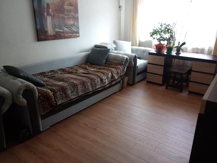 Apartament cu 3 camere decomandat, etaj 1/4, zona Canta