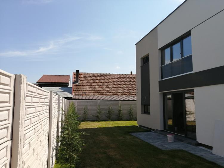 De vânzare casa individuala P+E, 4 camere si teren 300 mp, moderna vila premium