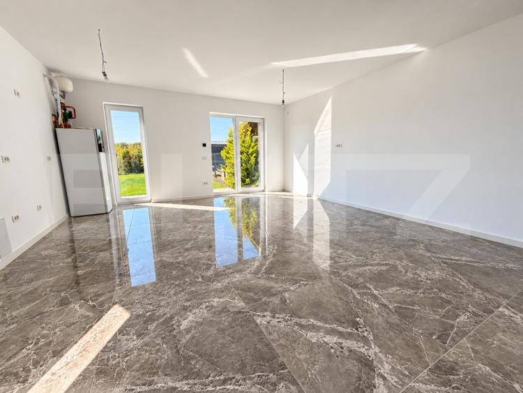 Casa pe parter, 81 mp, 300 mp teren, zona Dumbravita