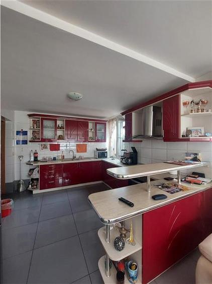 Casa cu 10 camere pentru pensiune sau locuit