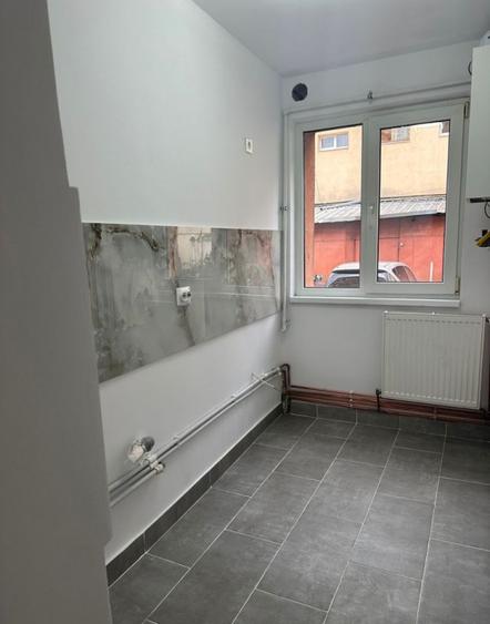 Apartament 2 camere decomandat | 1 Baie | balcon | 49 mp | Loc Parcare | Centru