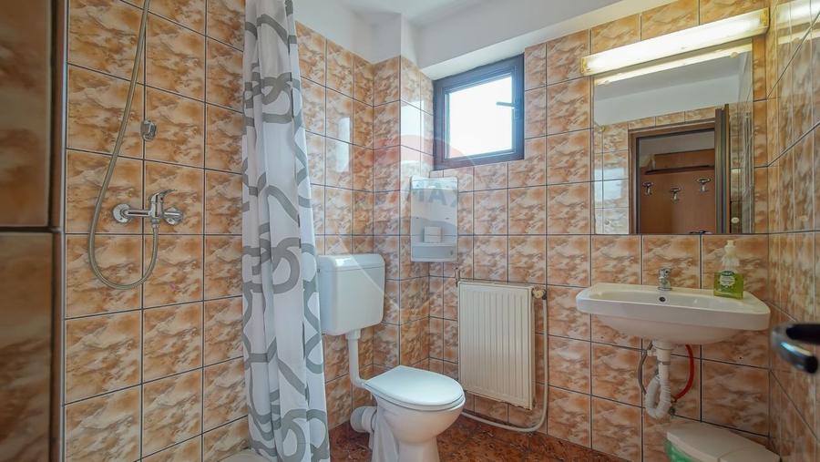 Comision 0 %! Pensiune cu 12 camere de vânzare, str. De Mijloc!