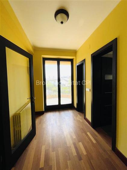 VANZARE VILA 8 CAMERE 652 mp teren zona Sisesti Sector 1 - 14