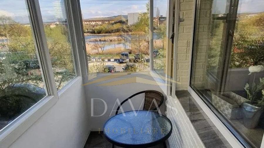 Apartament 3 camere semidecomandat | Între Lacuri