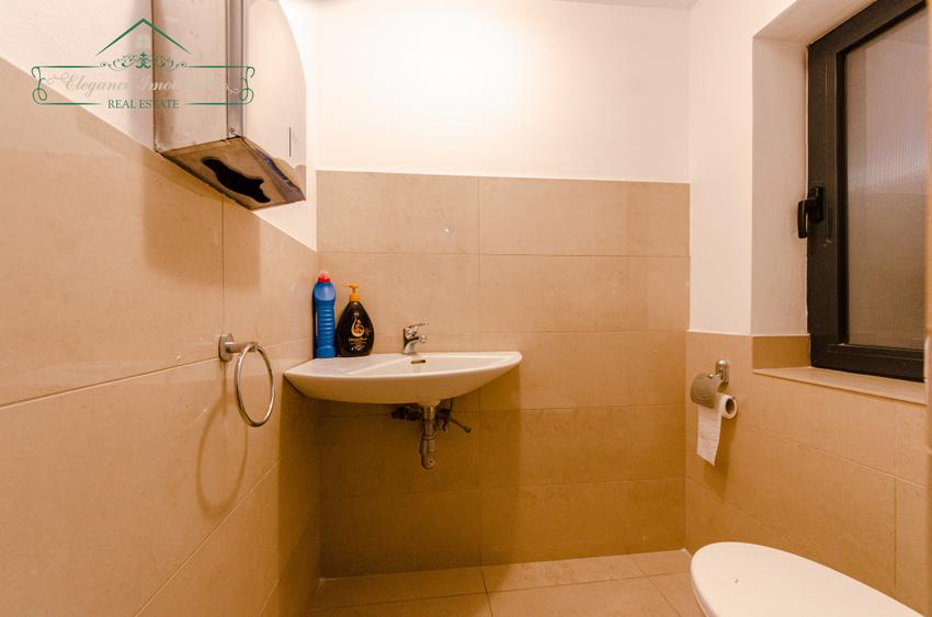 Spatiu Comercial/Showroom 380 mp utili, Terasa 75 mp, Zona Aradul Nou, Arad