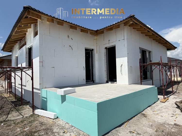 Casa Noua Alba Micesti 4 Camere 2 bai Terasa curte 450mp Teren Finisata la cheie