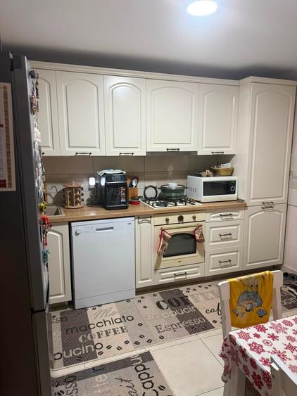 Casa cu etaj zona centrala in Cismea la cheie