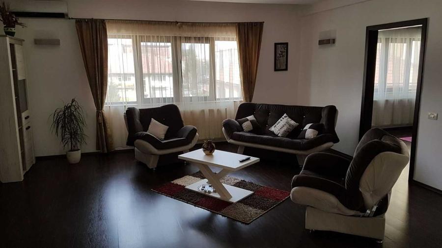 Apartament 3 camere in bloc vila zona Central