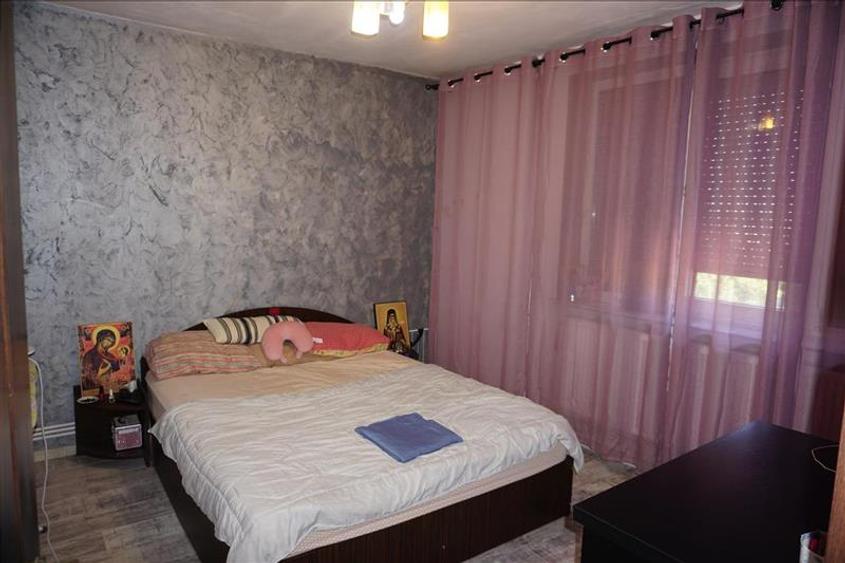 Apartament 3 camere, zona Piata Mare cu centrala