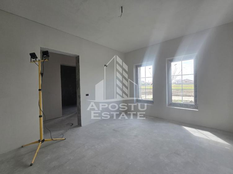 Jumatate de duplex pe parter cu 4 camere si 2 bai, Sag
