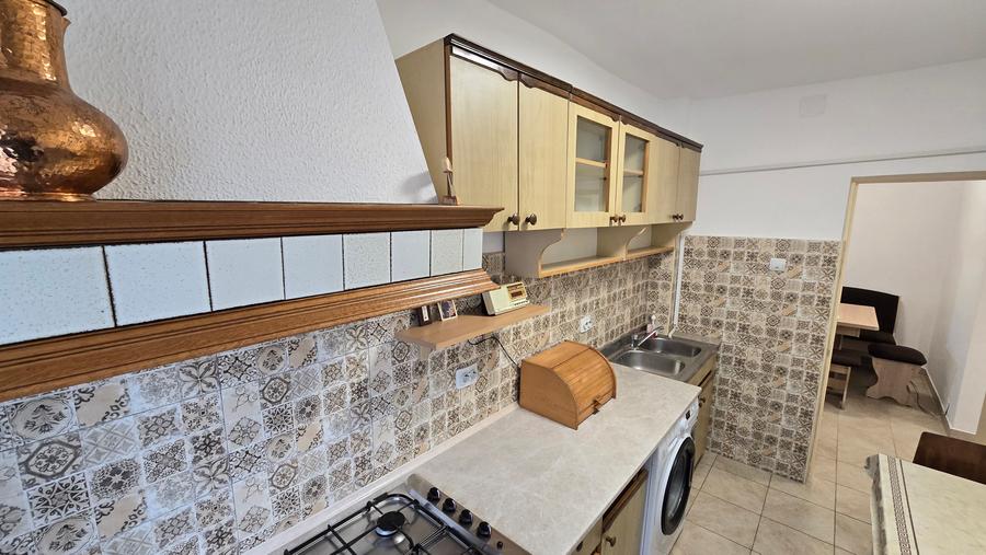 Apartament de vanzare 2 camere, renovat si mobilat complet, central Focsani