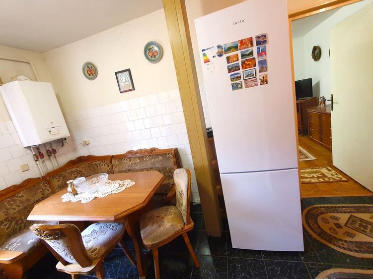 Apartament luminos cu vedere spre biserică, într-un cartier verde și liniștit.
