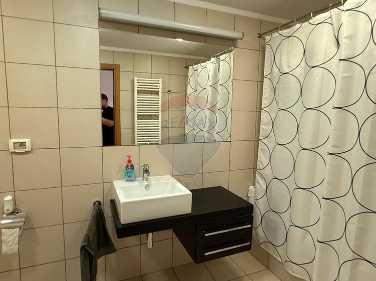 INCHIRIERE Apartament cu 3 camere in zona Primaverii