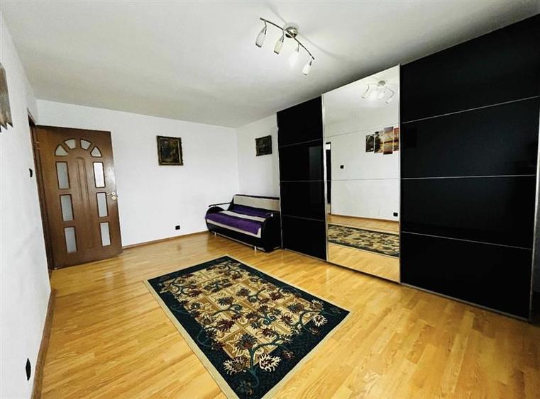 Decomandat cu 2 balcoane, et 3, mobilat, linga Shopping City