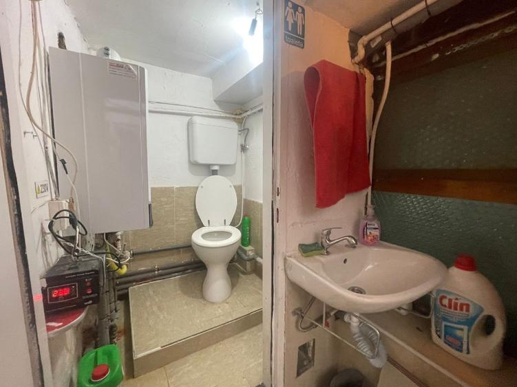 Casa de vanzare curte propie cu garaj si loc parcare in fata casei