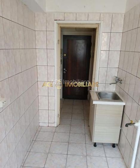 3 Camere de vanzare | Universitate | Metrou | 2% Comision | Cash | Nerenovat