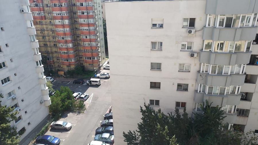Bd Unirii Rond Alba Iulia - garsoniera dubla, 46 mp, centrala proprie,430 euro