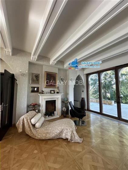 Vila stil florentin pe malul lacului,teren4500mp iesire la lac de 17ml