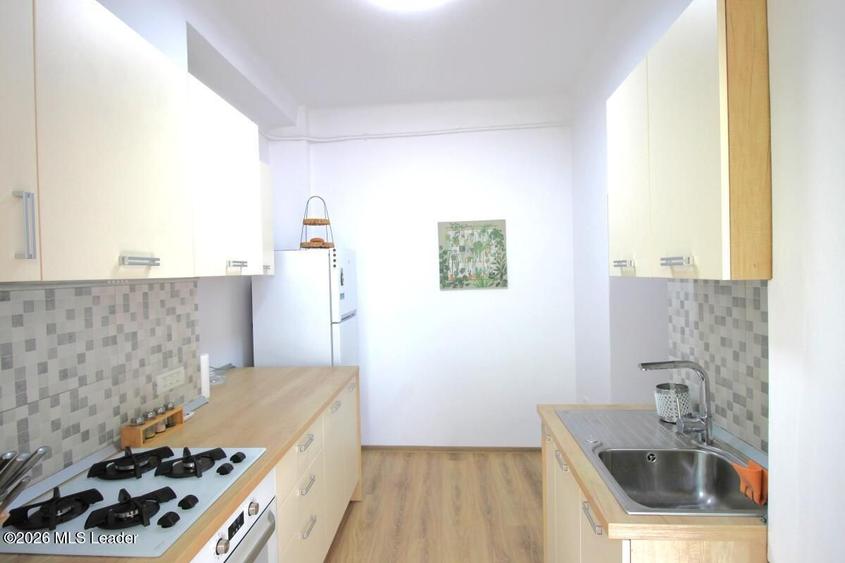 Piata Romana, 4 camere 138 MP total, Etaj 2/9, renovat - utilat, liber