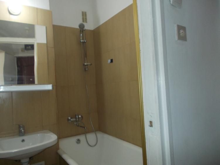Garsoniera insorita cocheta ieftina la utilitati, zona buna(proprietar) 350 Euro