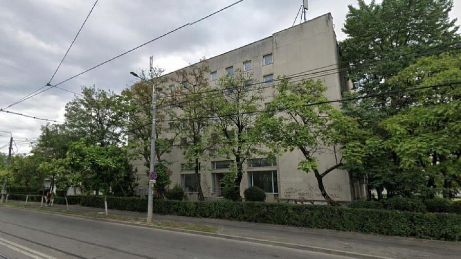Cladire comerciala-1.913 mp + Teren 1.500 mp- Ploiesti Nord