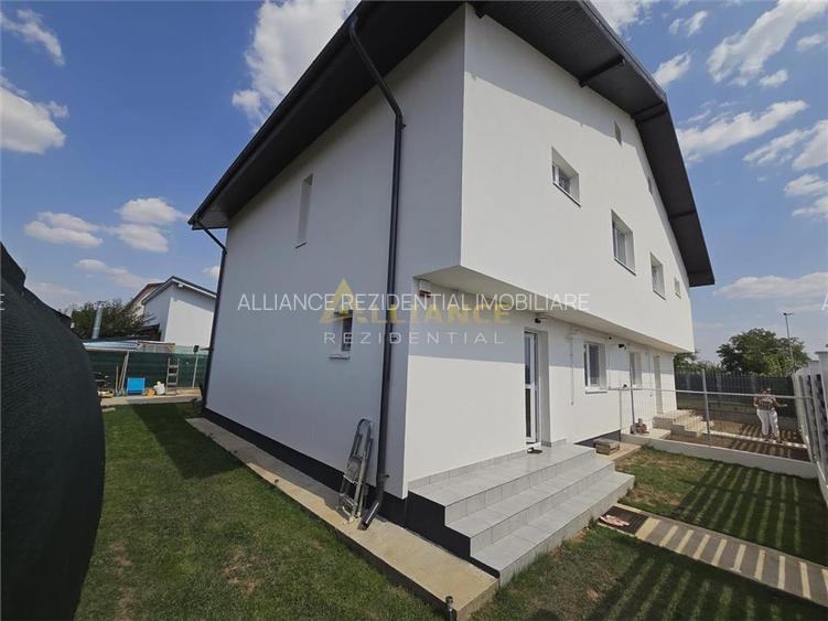 Duplex cu perete dublu- 4 camere - 2 bai - apa curenta  - pod - 12