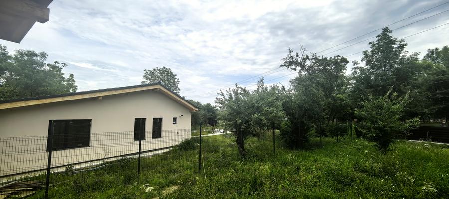 Case noi in Breaza , zona centrala , cu teren generos