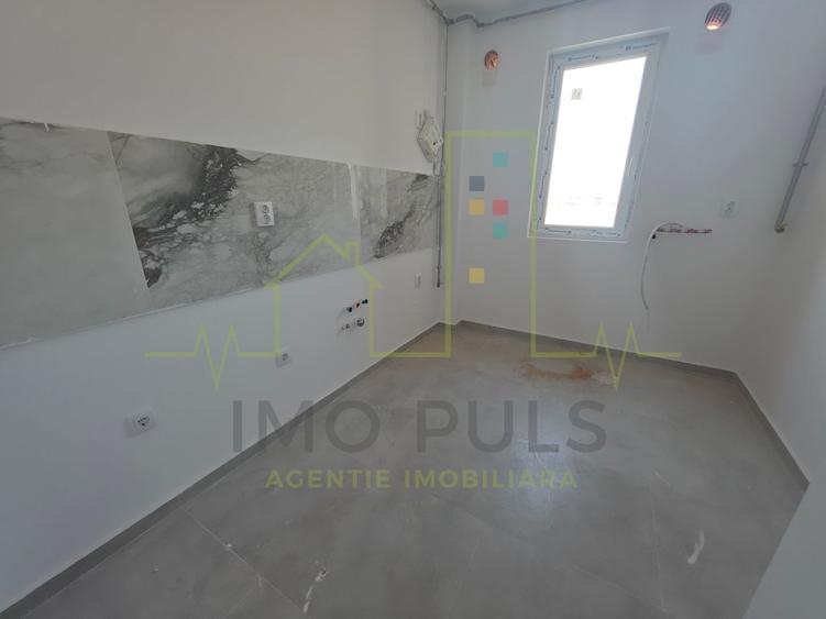Bloc. Nou. Bucatarie separata. Etaj 3 cu spatiu mare in pod. Decomandat