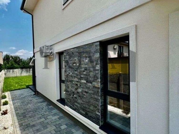 1/2 Duplex 124 mp utili + 330 curte. Dormitor parter,Bucatarie închisă