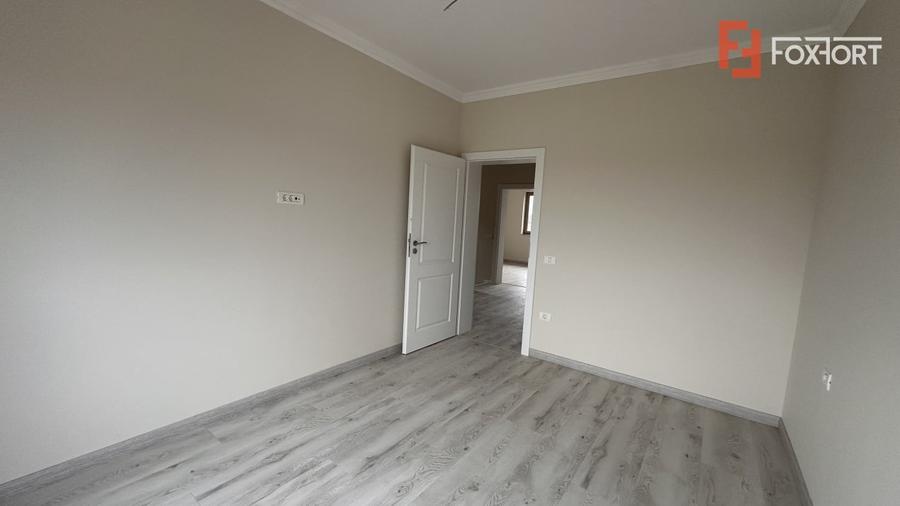 Duplex cu 5 camere despartit prin garaj, zona Giroc