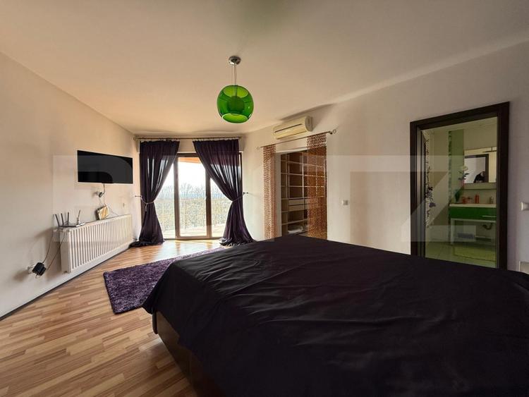 Casa P+1+M cu piscina si 1057 mp de teren, pozitionata inedit