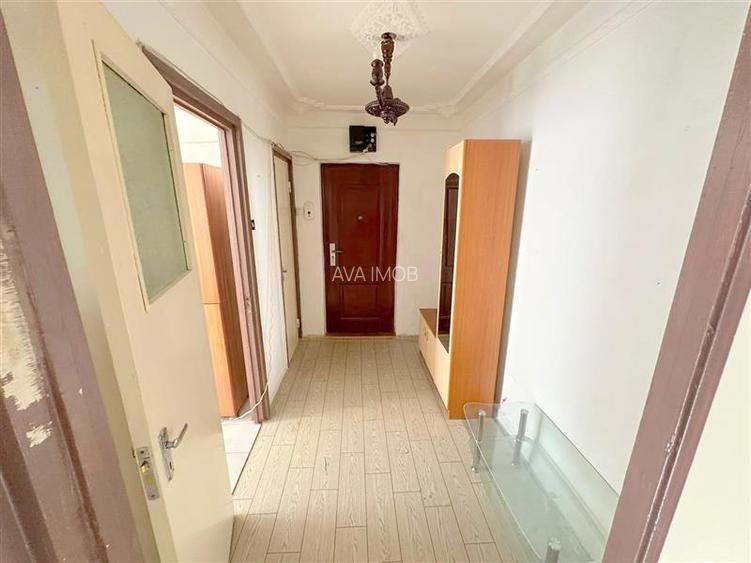 Apartament 3 camere semidecomandat, zona Narcisa - 10