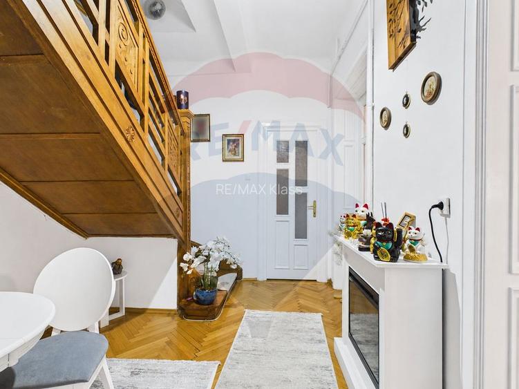 Vila generoasa cu 5 camere si curte, de vanzare in zona 13 Septembrie - 10