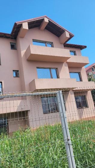 Villa cu 12 camere, aproape de Lac Sutghiol